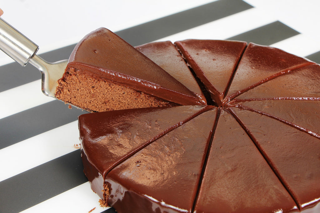 6 essential pieces of cake baking equipment